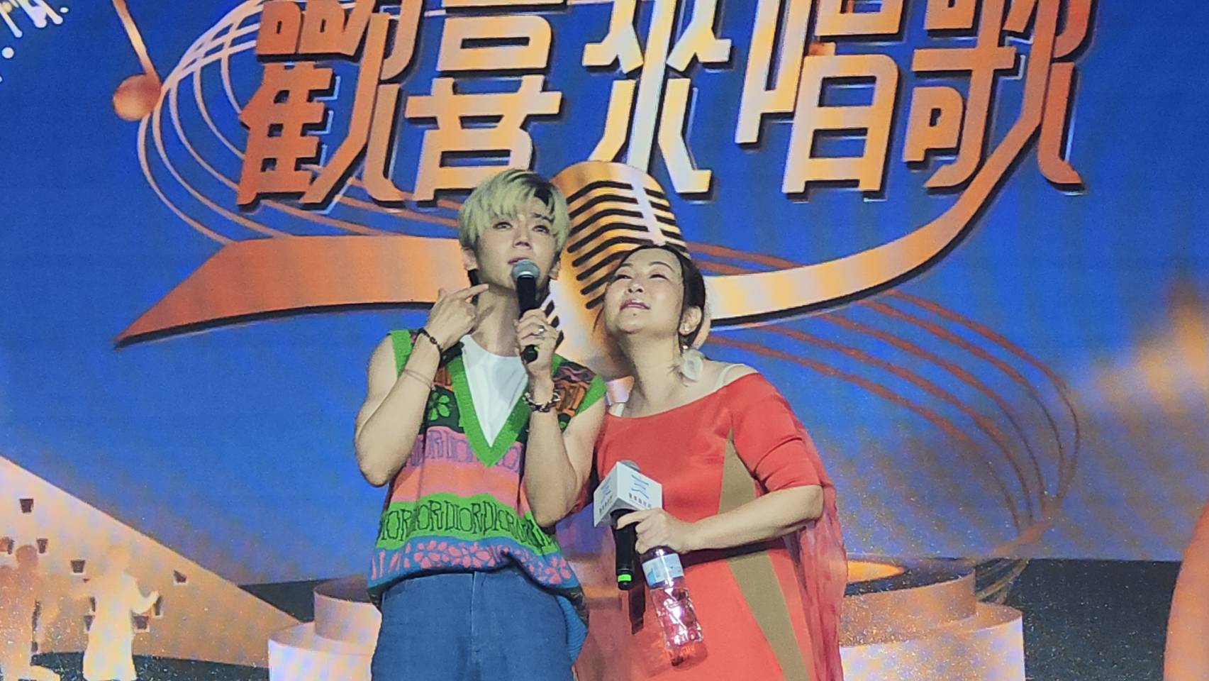 金曲天后張秀卿擔綱台東縣長青嘉年華之星光閃閃群星演唱會主持人 全場妙語如珠、長者逗得樂開懷