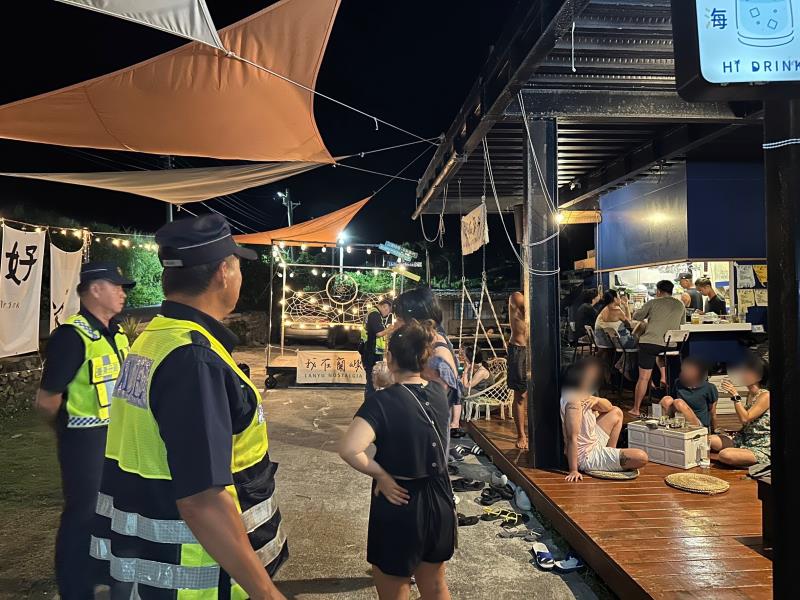 東警強化離島宣導、執法 雙管齊下提升戴帽率