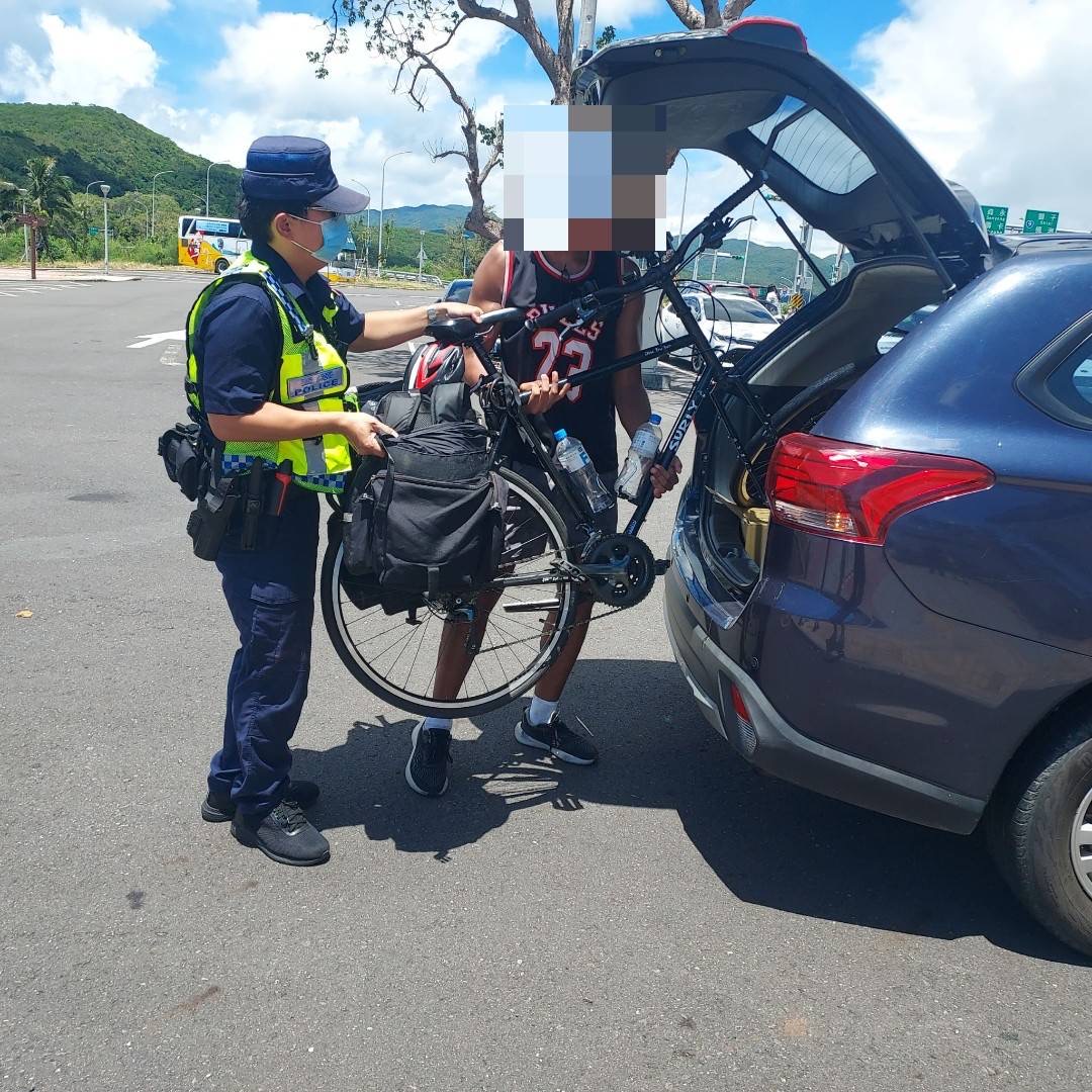 最好的國民外交  暖警協助外籍學生排除困難