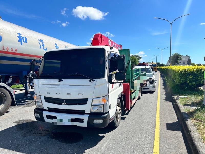 自小客追撞貨車一死