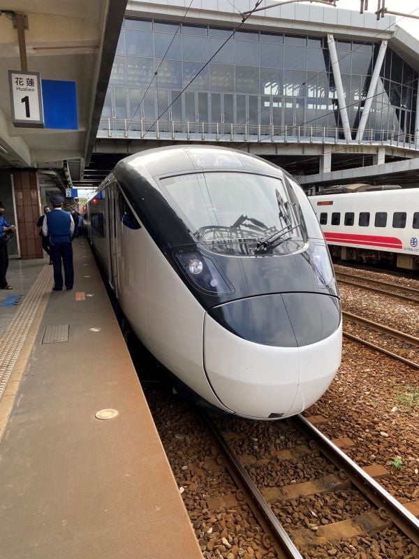 凱米颱風影響 全線列車停駛