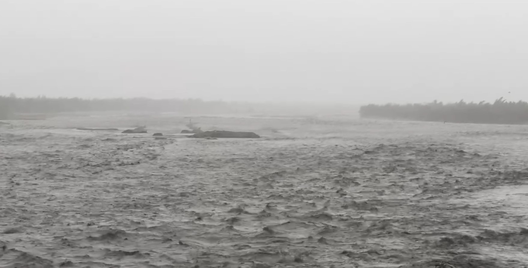 台東豪大雨　台東大橋已達高水位警戒