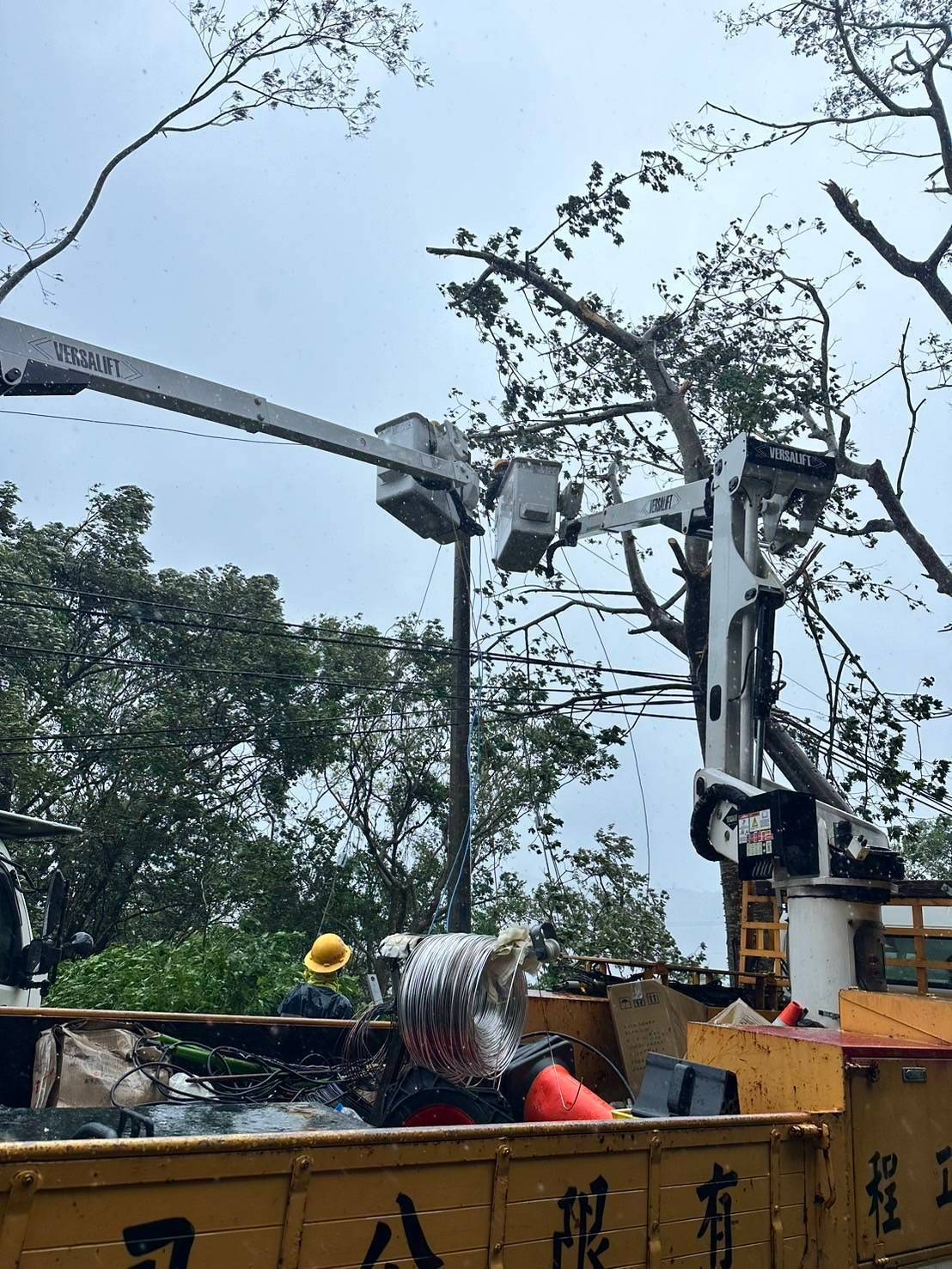 台電工程人員不畏風雨 台東全面復電