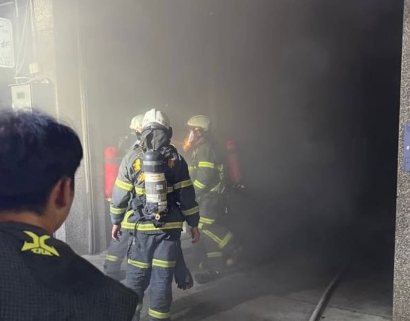 酒吧深夜失火  幸無人員傷亡