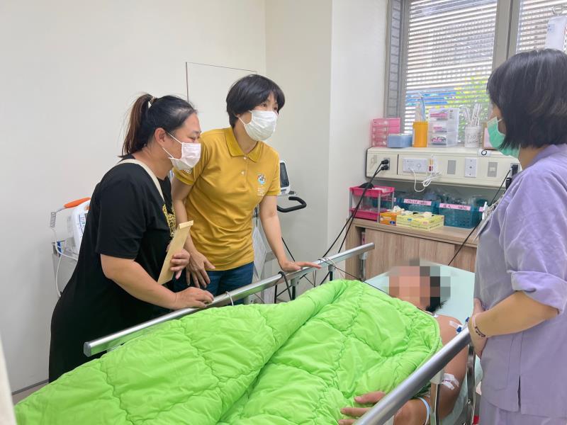 焚化廠檢修管線突爆裂! 4工人意外燙傷 縣長饒慶鈴第一時間赴醫院探視