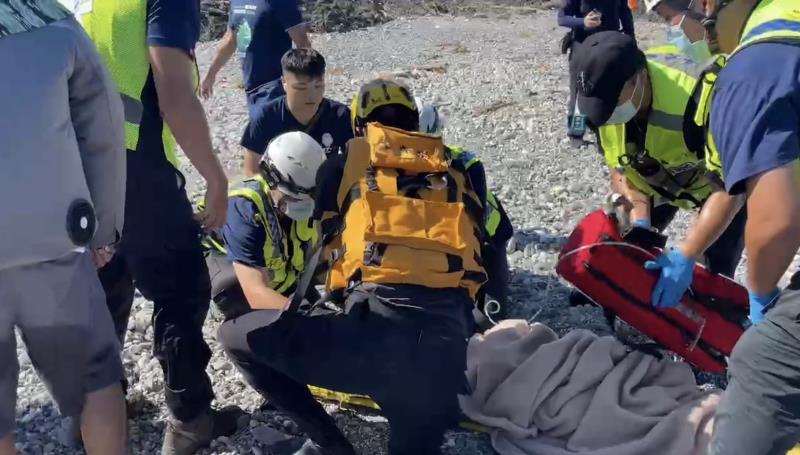 快訊/ 焚化爐後海邊多名兒童玩水 2人遭海浪捲走