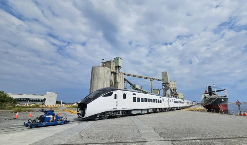 600輛EMU3000型全數投入營運! 今完全交車新車種 將再加開南半環及北半環跨線列車