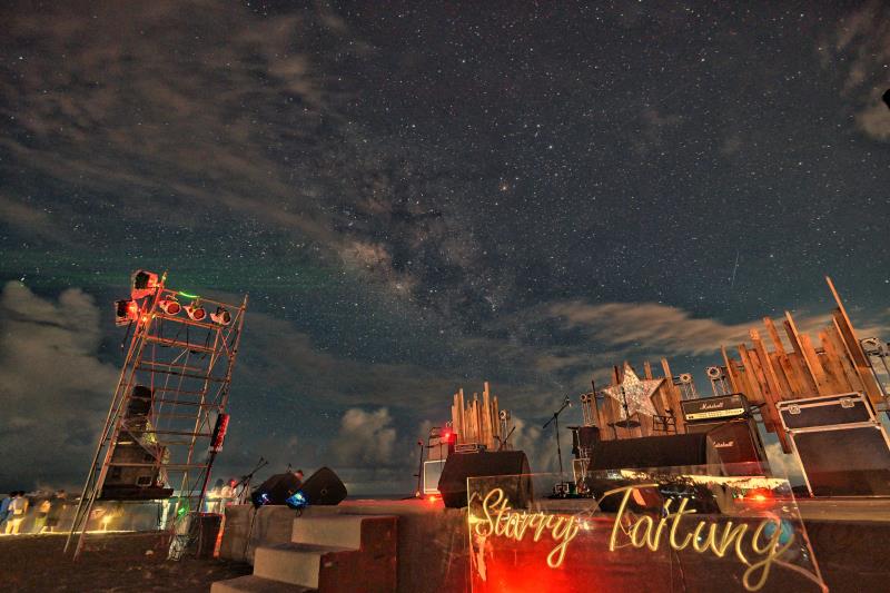 今年唯一「英仙座流星雨音樂會」在台東 ! 最美星空東河場 8/11 陪大家一同聽浪、數星星