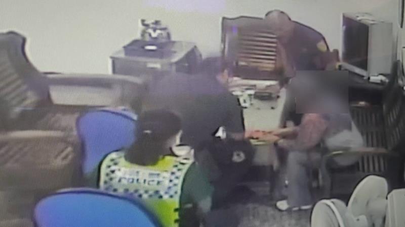 婦人透過Facebook加入LINE群組「自稱穩賺不賠」所幸鹿野警即時勸阻保住老本 