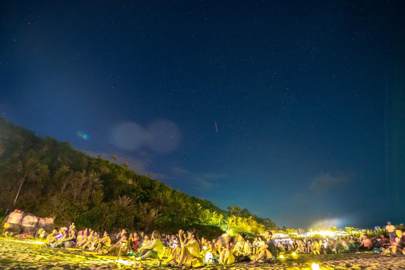 流星劃過金樽沙灘天空! 台東最美星空音樂會東河場 金曲歌王攜手全民妹妹演唱