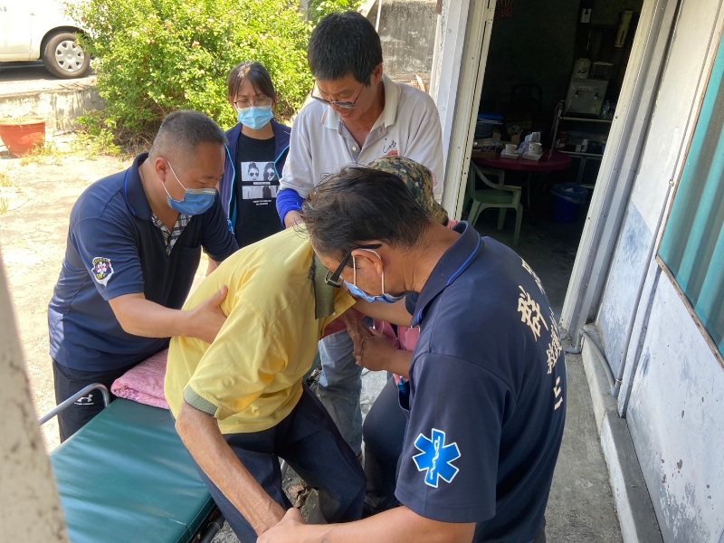 87歲獨居老人不捨家園　終於接受機構照顧，安心度晚年