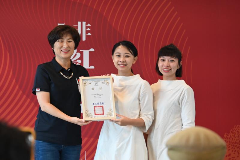 饒慶鈴推「慢茶美學」展現創意能量! 首屆「台東紅烏龍創意茶藝競賽」出爐