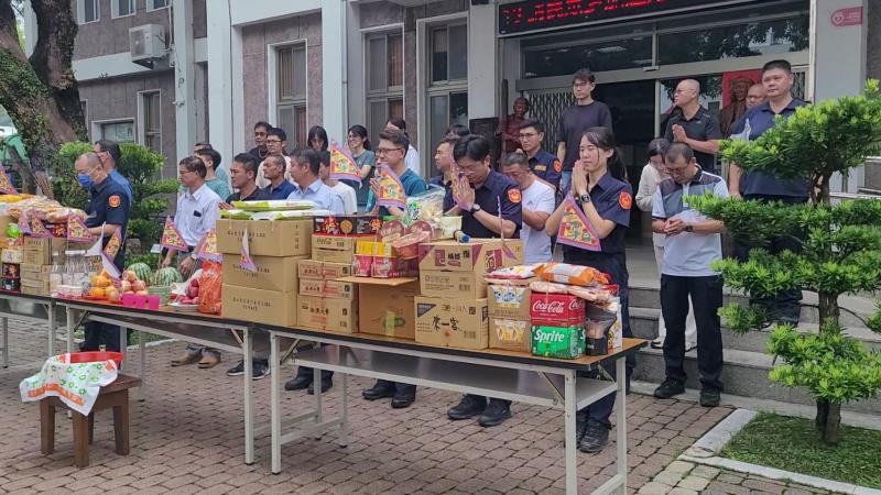 關山分局「中元祈福」聚集正能量 全力讓轄境治安平穩、交通安全、民眾安康 