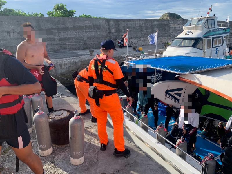 3年輕遊客綠島划SUP浪大體力不支 海巡即時協助通報救援