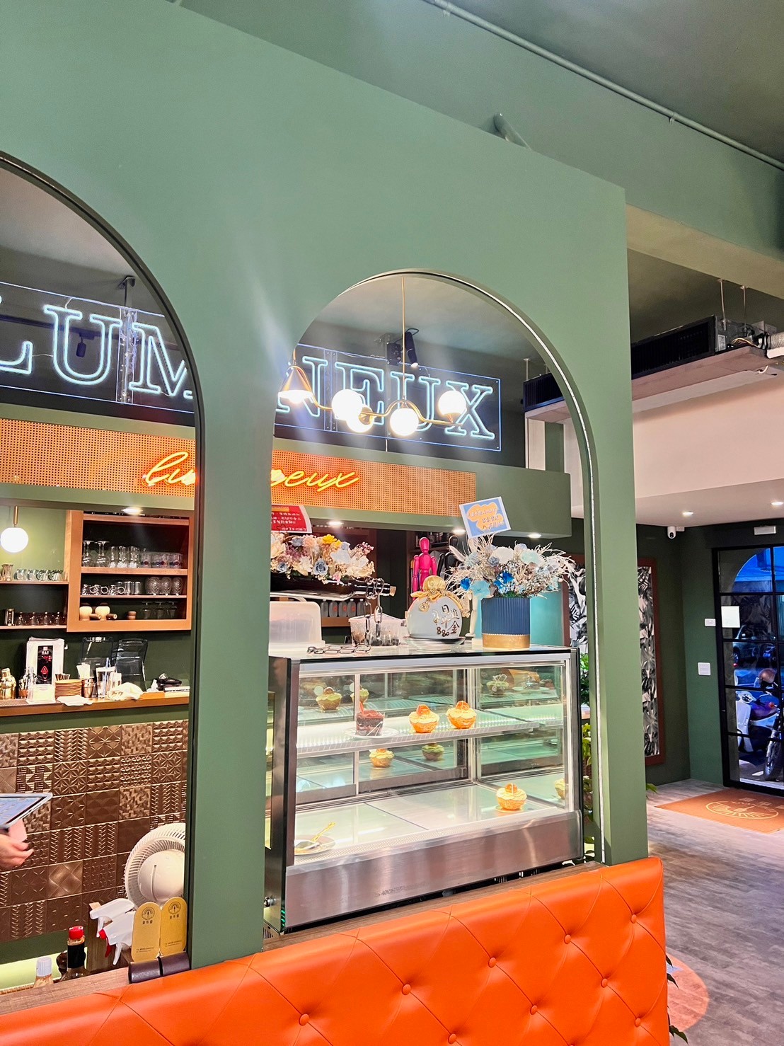 迷人的藝術就是不拘限任何想像!將餐盤變畫布,衝突視覺的味蕾 ✤✤✤