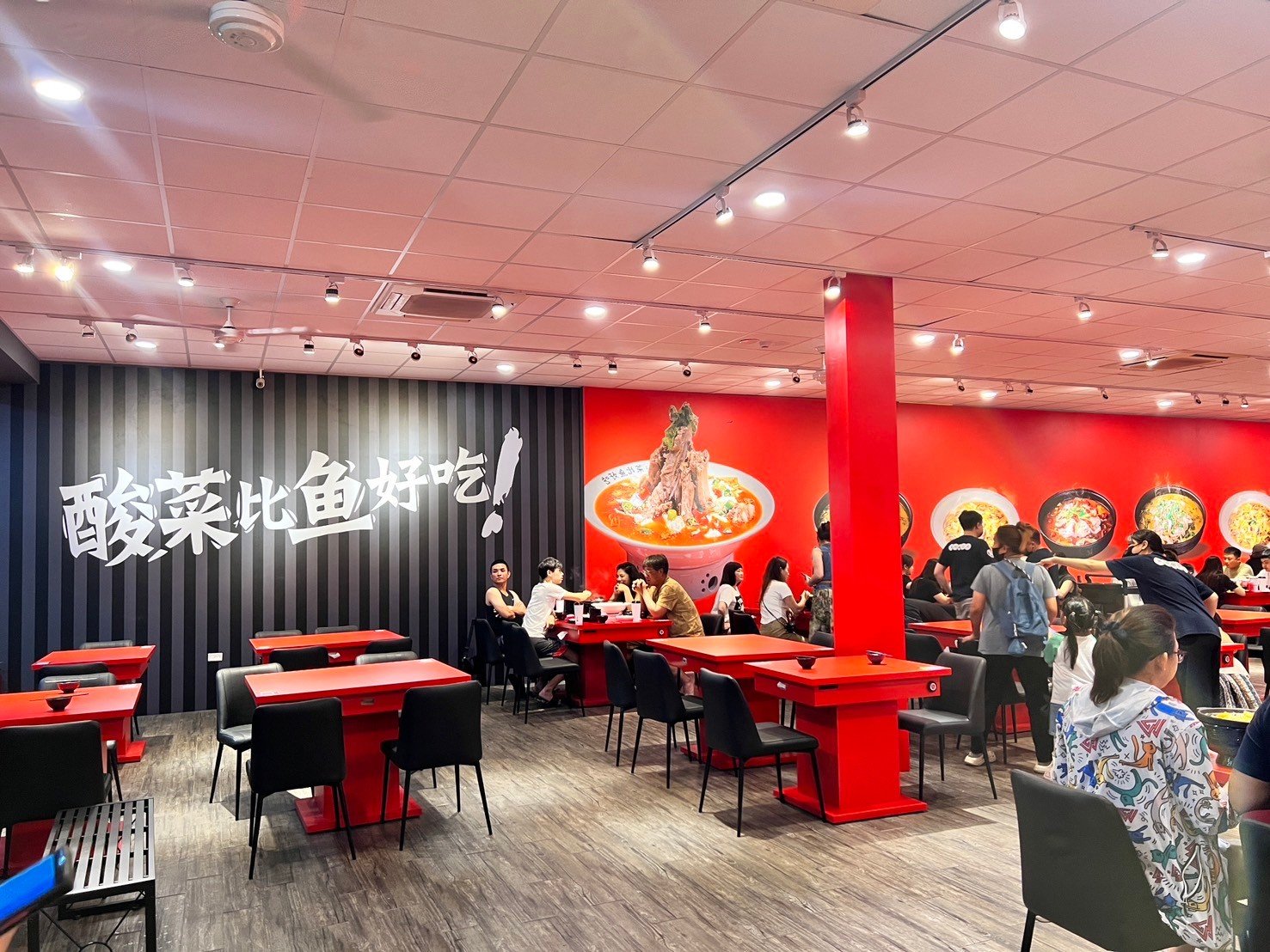 ⋄⋅⋆⋇ \ 新 店 特 報 / ⋇⋆⋅⋄ 「台東首間」來自大陸廣州正宗口味的酸菜魚,大份量挑戰!