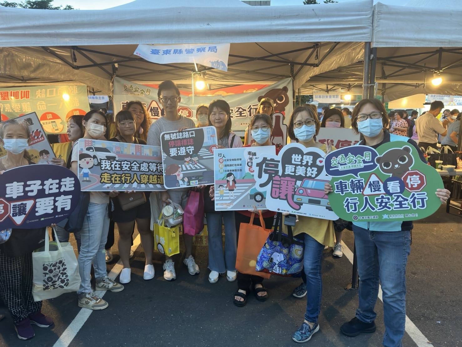 交通隊響應「113年交通安全月」，宣導民眾美好的一天從停讓開始