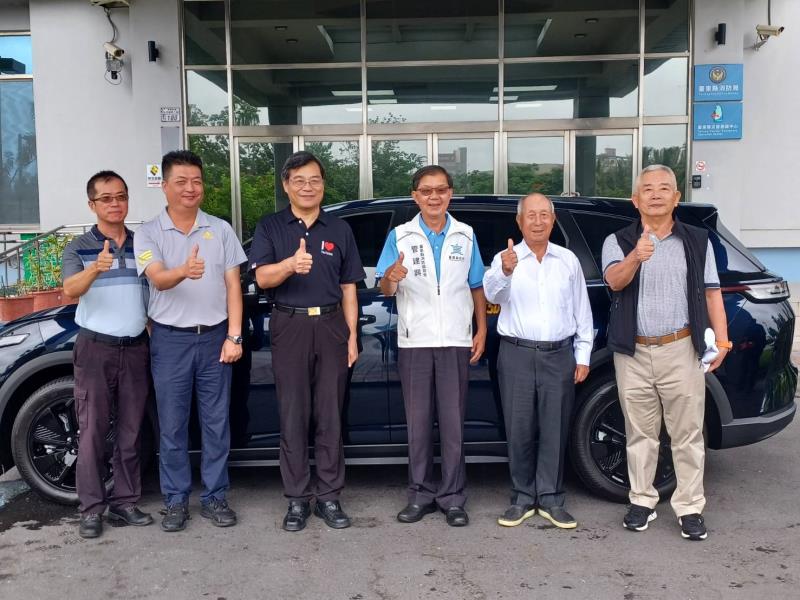 吳盧亮先生捐贈消防局首部電動救災勤務車