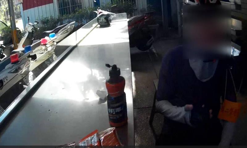 單車騎士體力透支 大武暖警伸援手