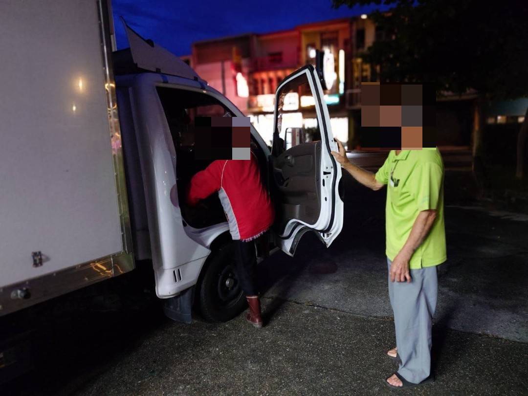 失智老婦迷途　暖警助返家