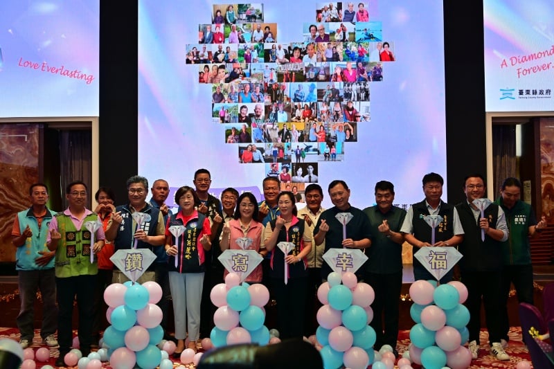 攜手情牽一甲子 50對金婚夫妻見證愛的永恆