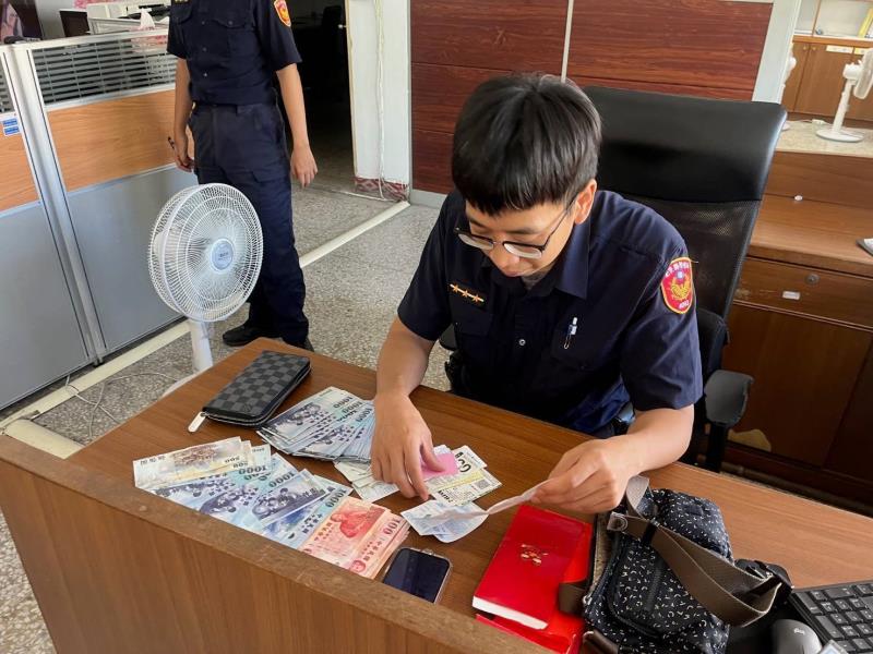 便當店老闆報案客人遺留包包「現金、手機」 暖警貼心助尋回