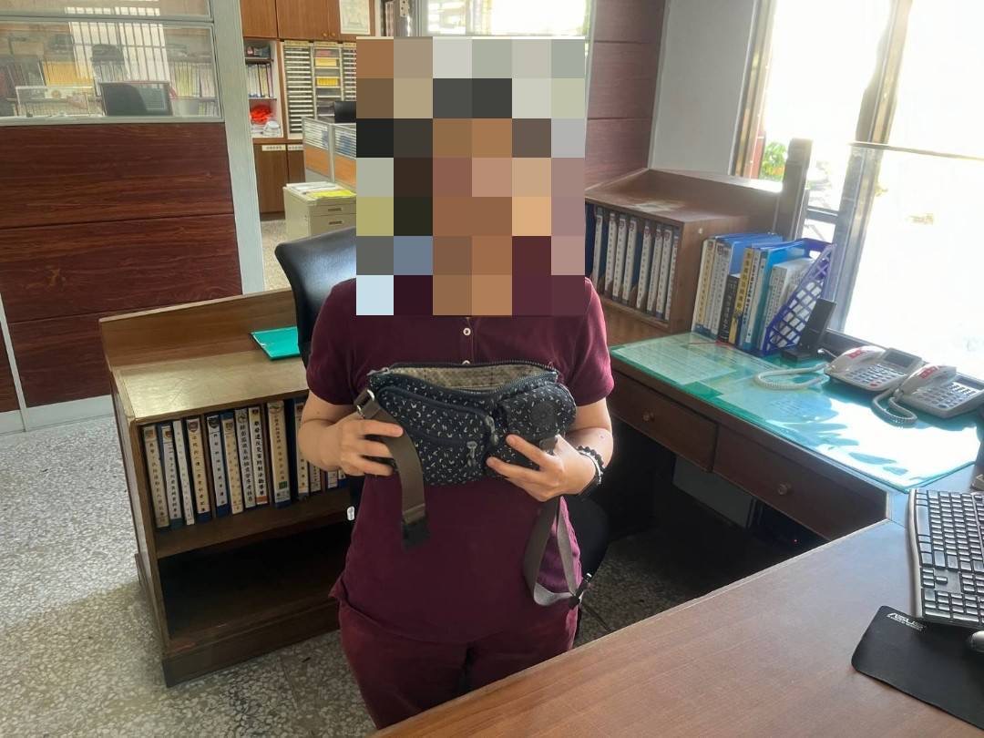 民眾遺落包包   暖警細心協助尋回