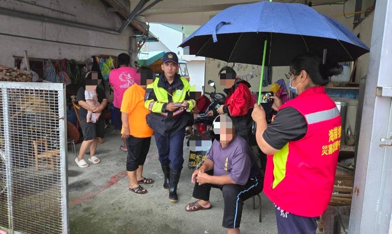 「山陀兒颱風」雨勢不斷 關山警頂風雨廣播「預警性撤離」土石流紅黃色警戒區域內住戶