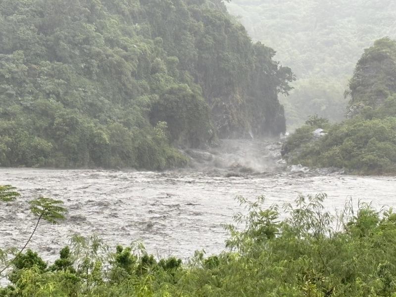 大水來了! 卑南「大南溪、利嘉溪」沖刷河堤 比利良預防性撤離
