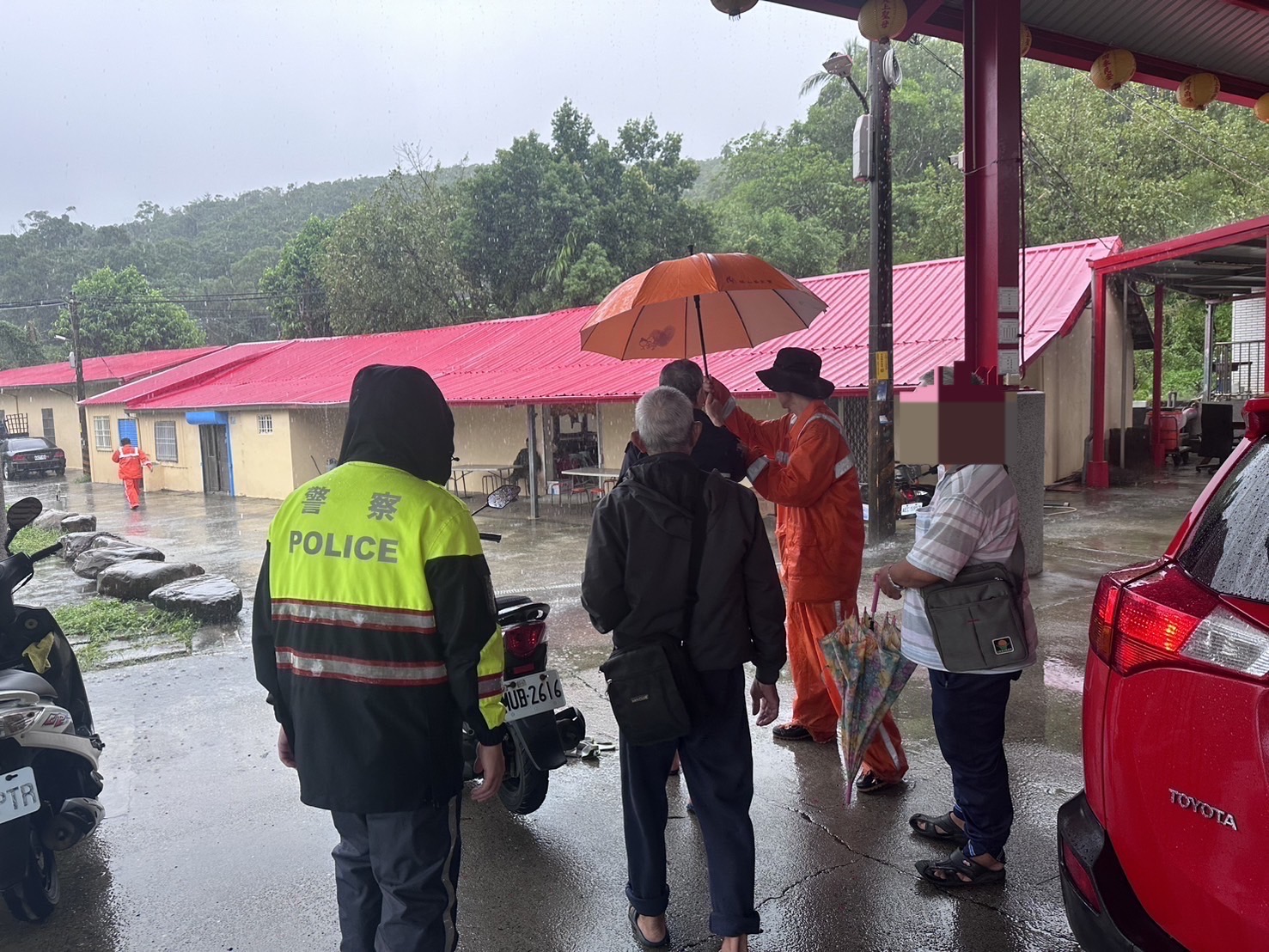 山陀兒颱風風雨不斷 大武警協助南興村民預防性撤離安置