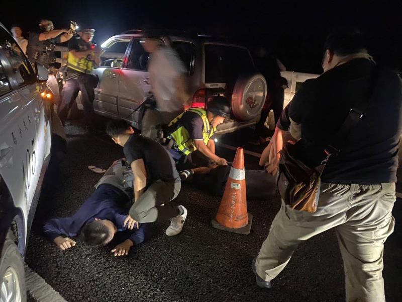 警埋伏緝獲慣竊 組團颱風夜竊取供電設備