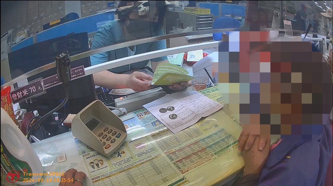 婦人遇詐騙險借百萬鉅款!警方與行員機警攔阻