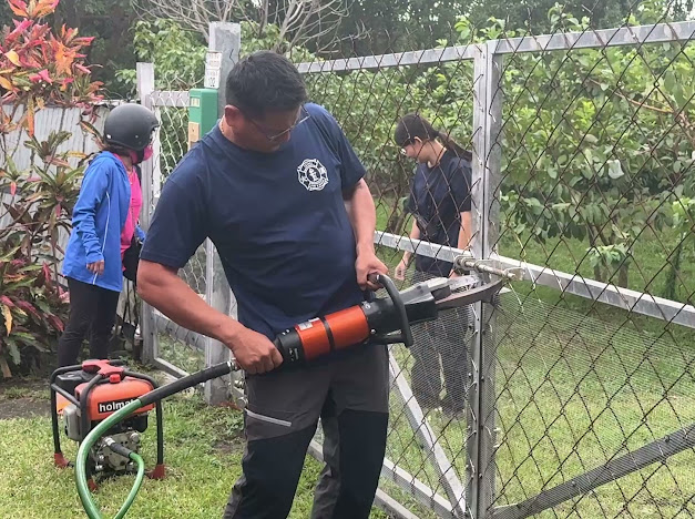 93歲阿嬤受困    警消協助救援