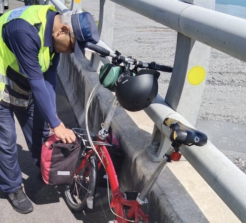 韓籍男子路倒   警消協助送醫釐清原因