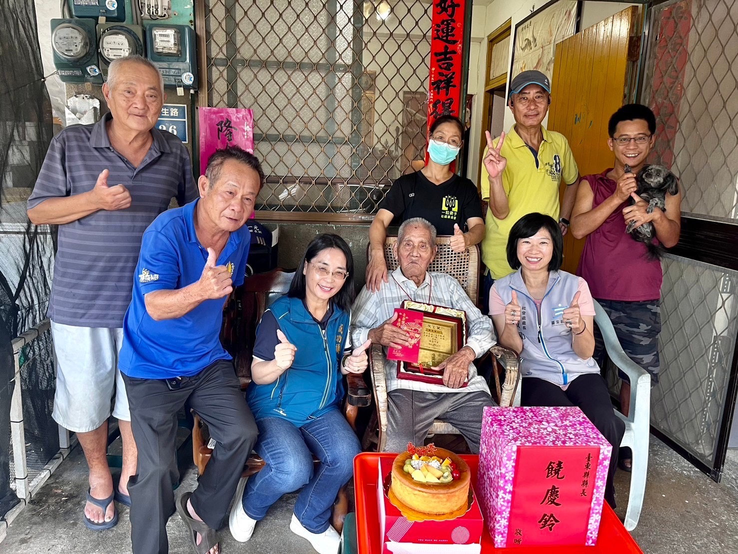 縣府發放重陽禮金，表彰百歲人瑞風華