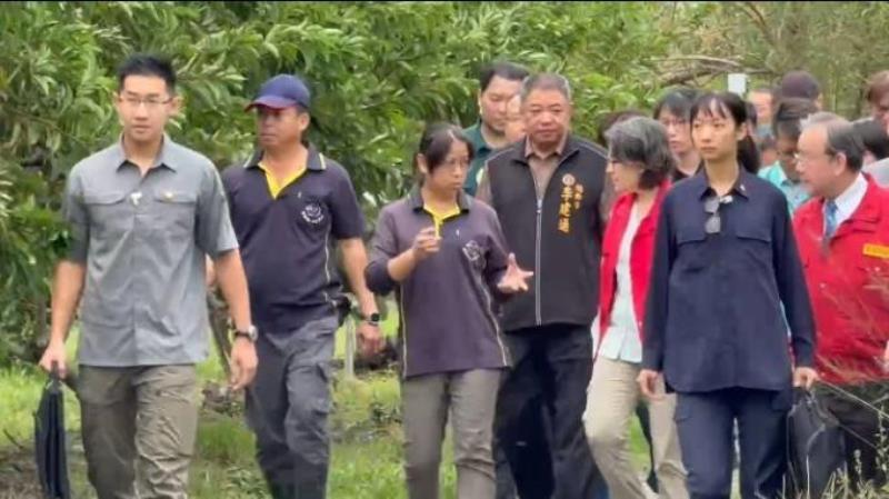 副總統蕭美琴抵東勘災 聽取農民心聲