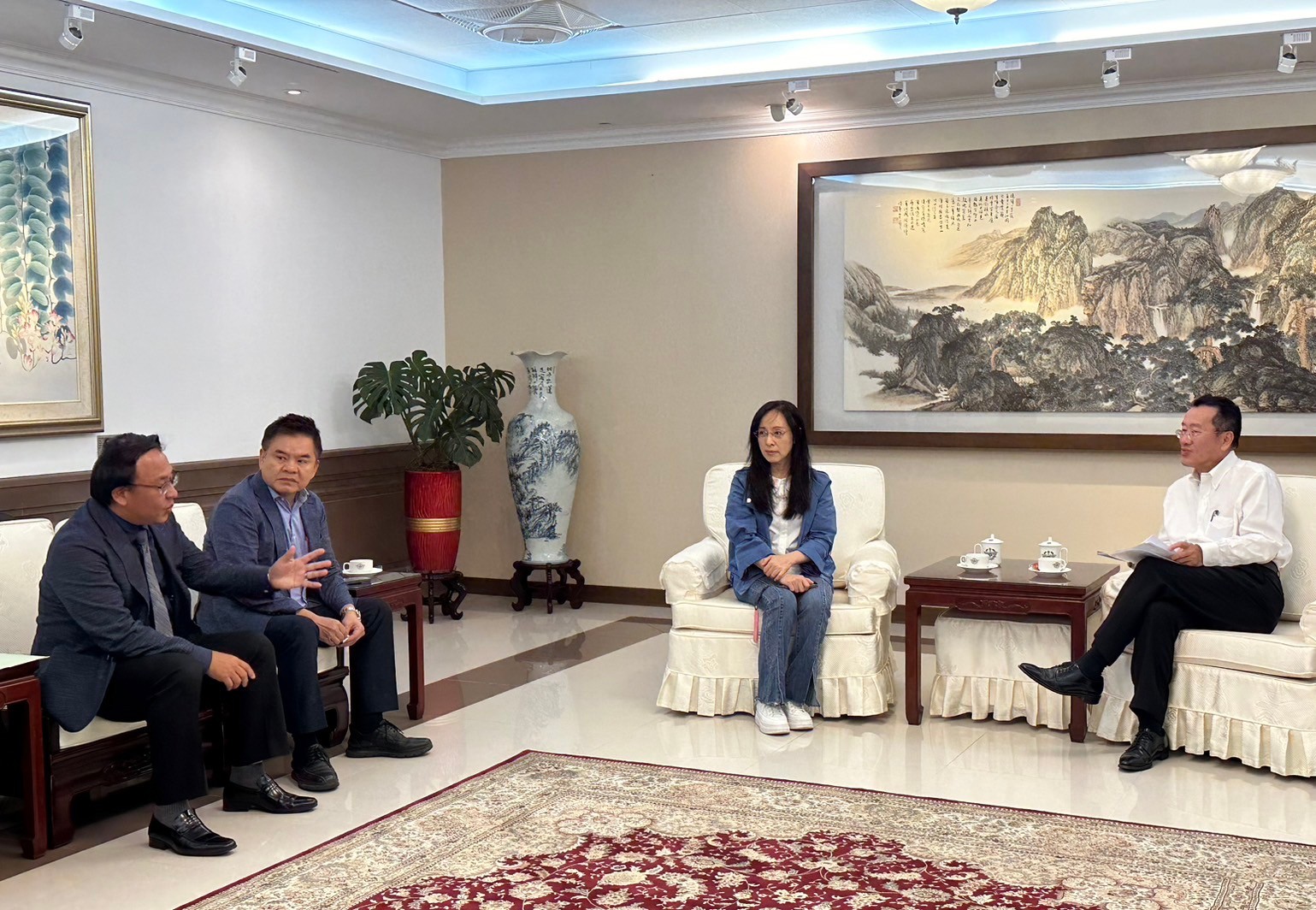 跨越藍綠-撐國防!挺民意!