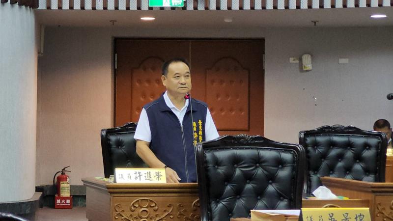 台東縣議員許進榮憂鬼頭刀步鳳梨釋迦後塵