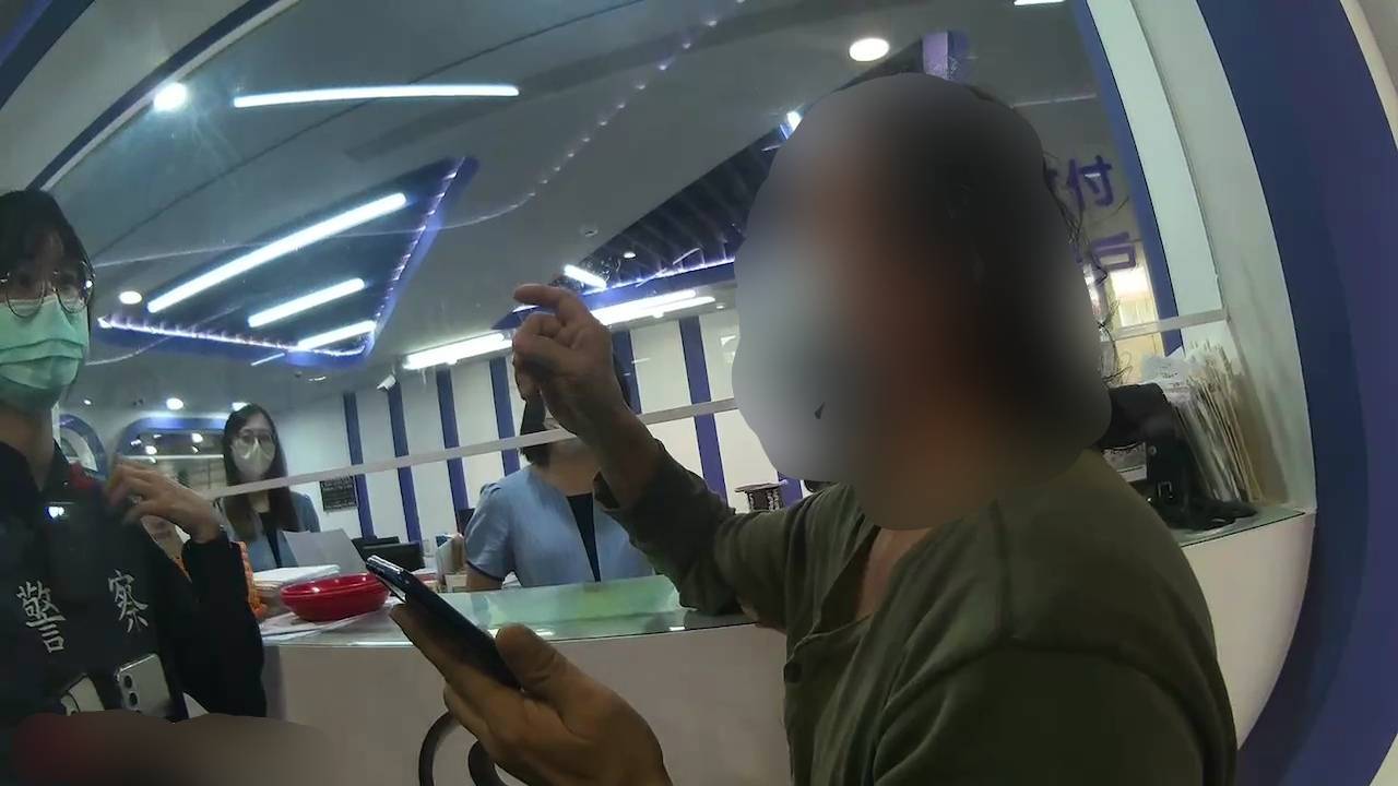 網婆稱「父過世需喪葬費50萬」，農會通報警攔阻拆老梗阻詐