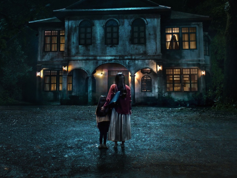 陰森老宅揭開恐怖序曲！《千萬別回家》：落入時空陷阱，一場逃不掉的家庭悲劇