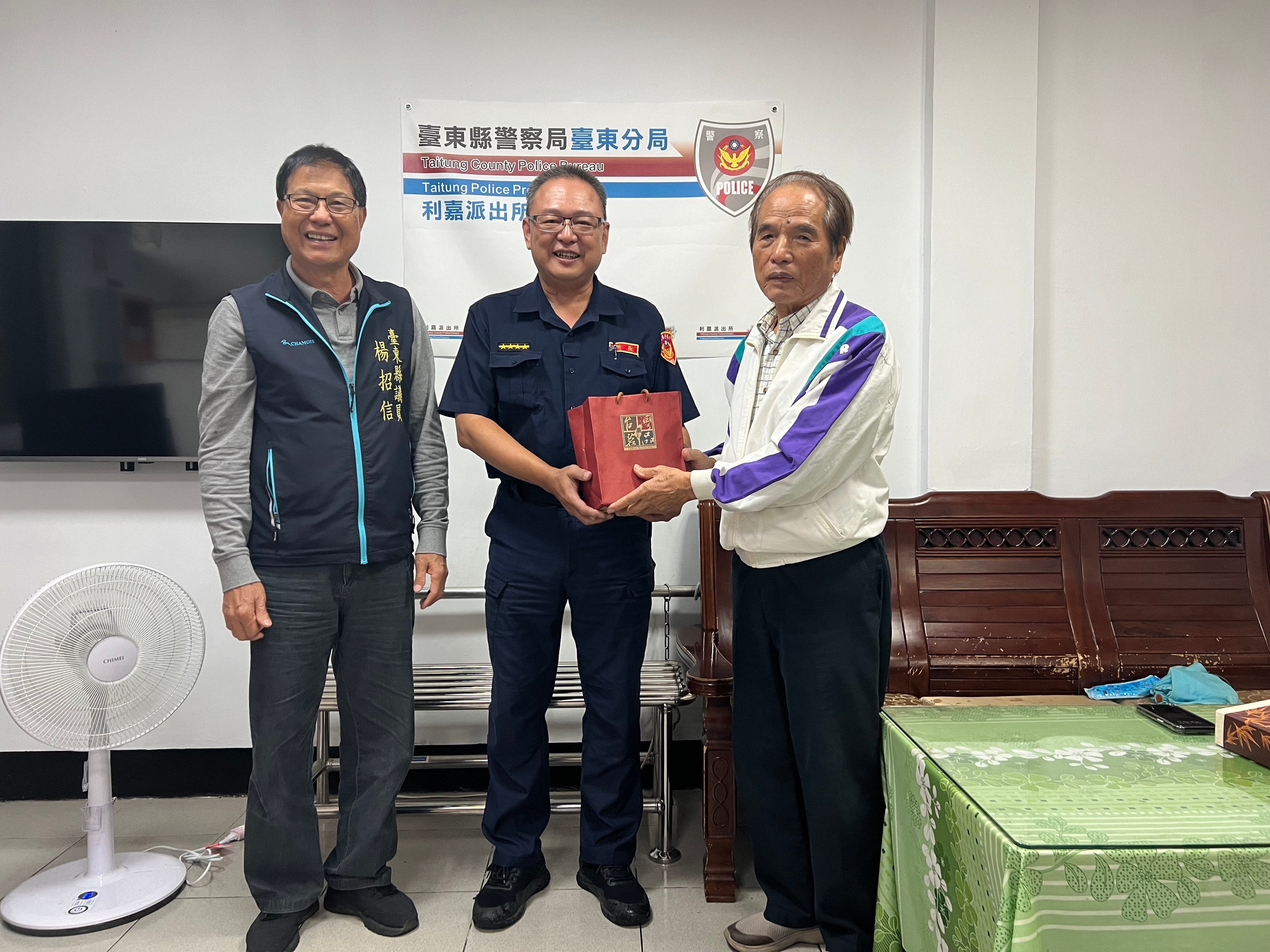 楊招信議員慰問基層員警辛勞