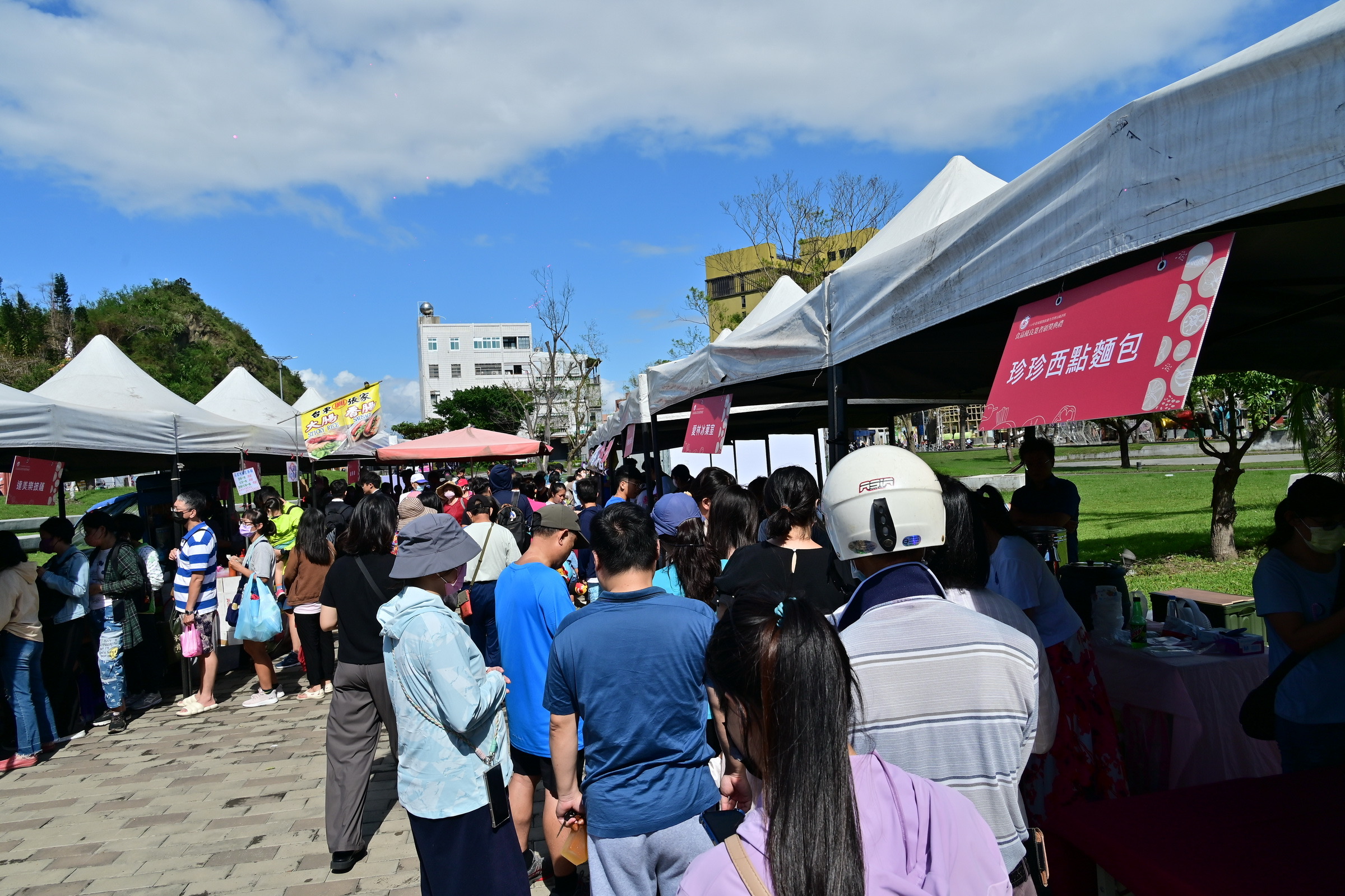 把關食安！臺東餐飲業159家通過衛生評核 縣長饒慶鈴授證表揚