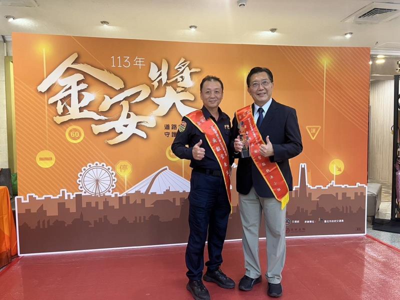 台東交警吳獻堂、義交陳建揚獲交通部「金安獎」殊榮