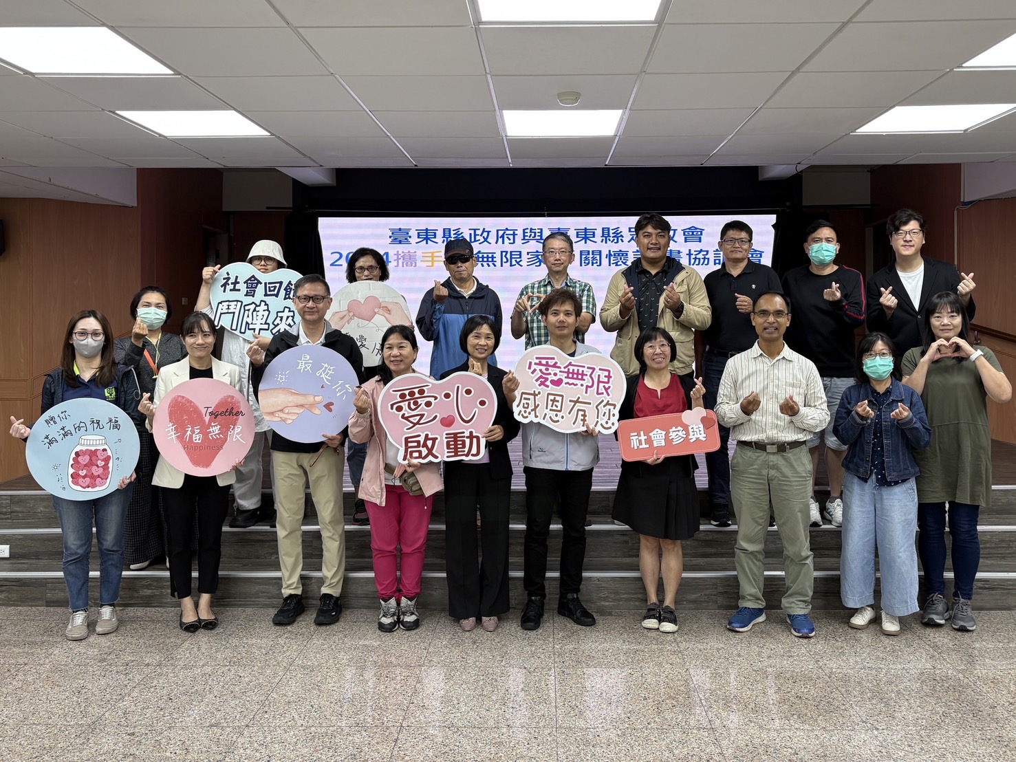 千元現金券送暖弱勢家庭! 「攜手愛無限」家戶關懷計畫啟動 預計逾600戶受益