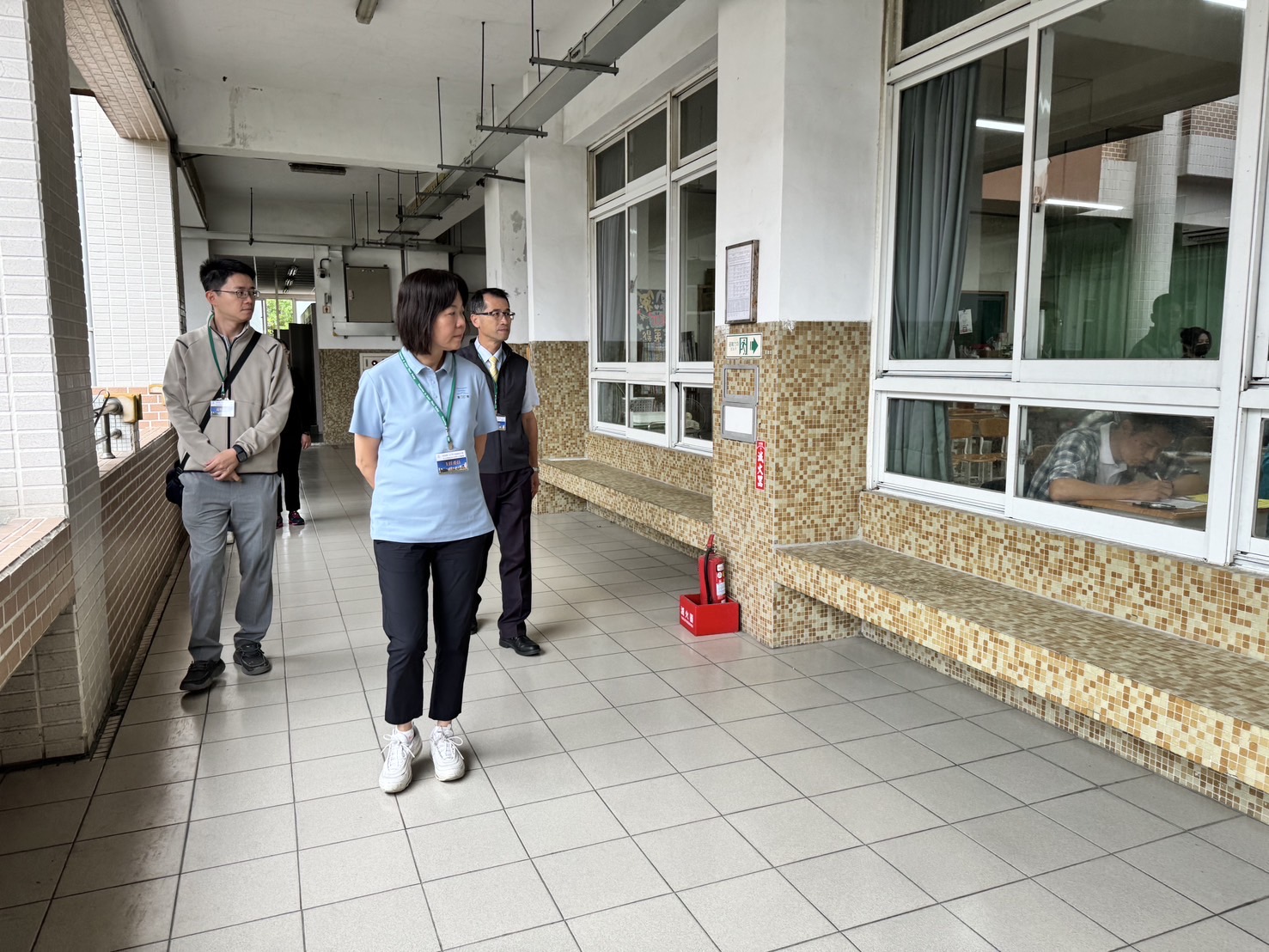 臺東縣113年度國小校長甄選筆試圓滿進行 教育處長巡場慰勉考生與工作人員
