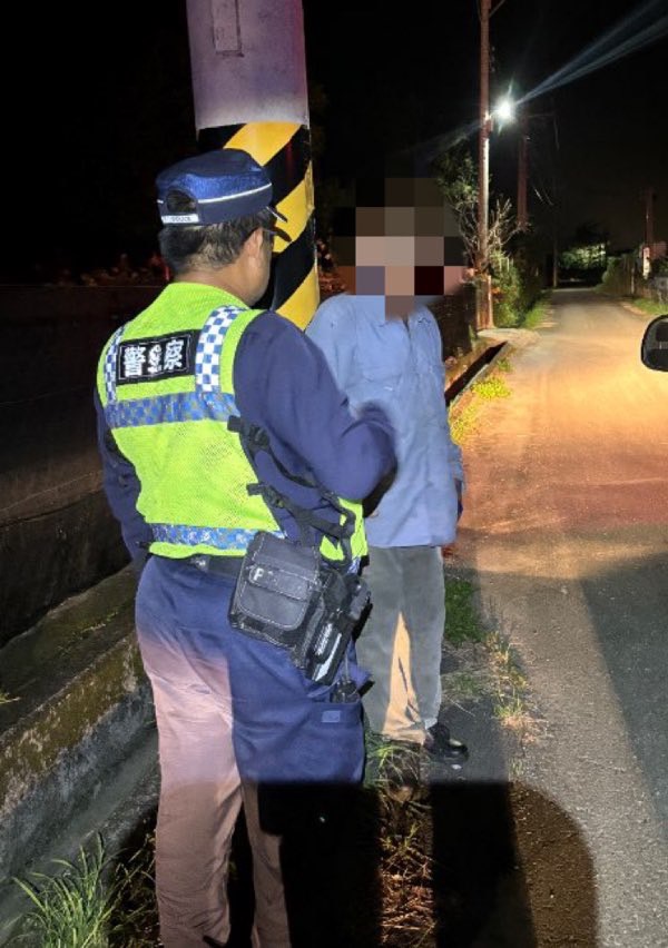 東警救護路倒老人 暖心護送返家