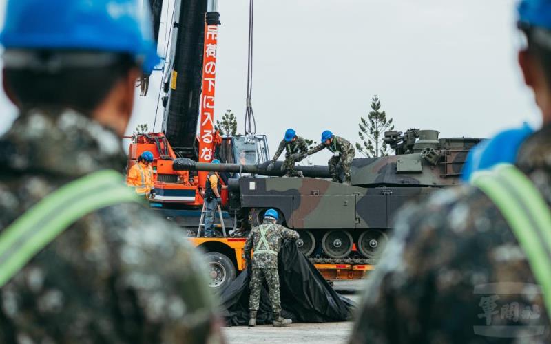 陸地最強戰車M1A2T首批抵台