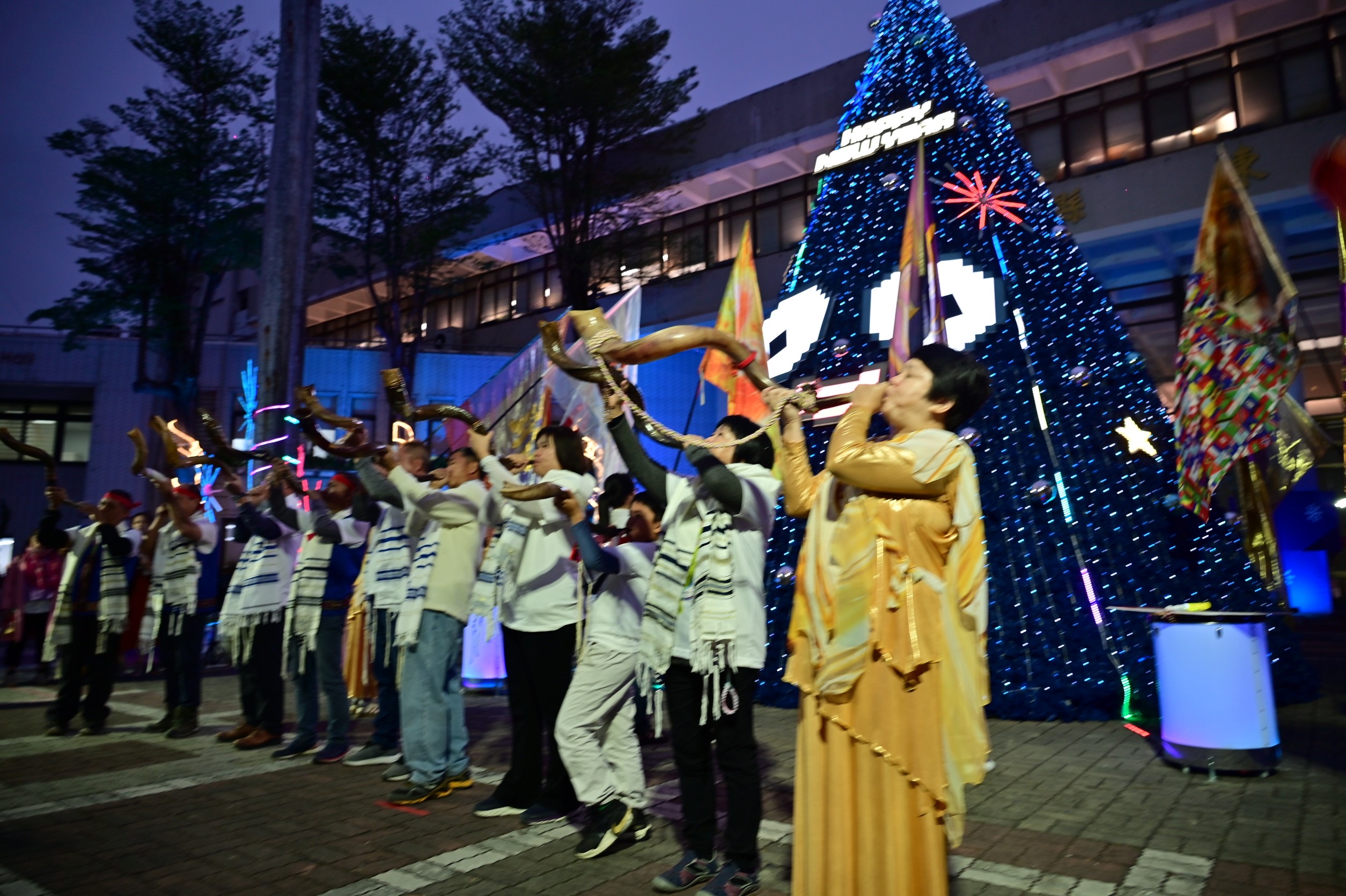 歲末迎新點亮臺東！電玩風聖誕樹暖心登場 饒慶鈴邀您耶誕跨年雙響慶