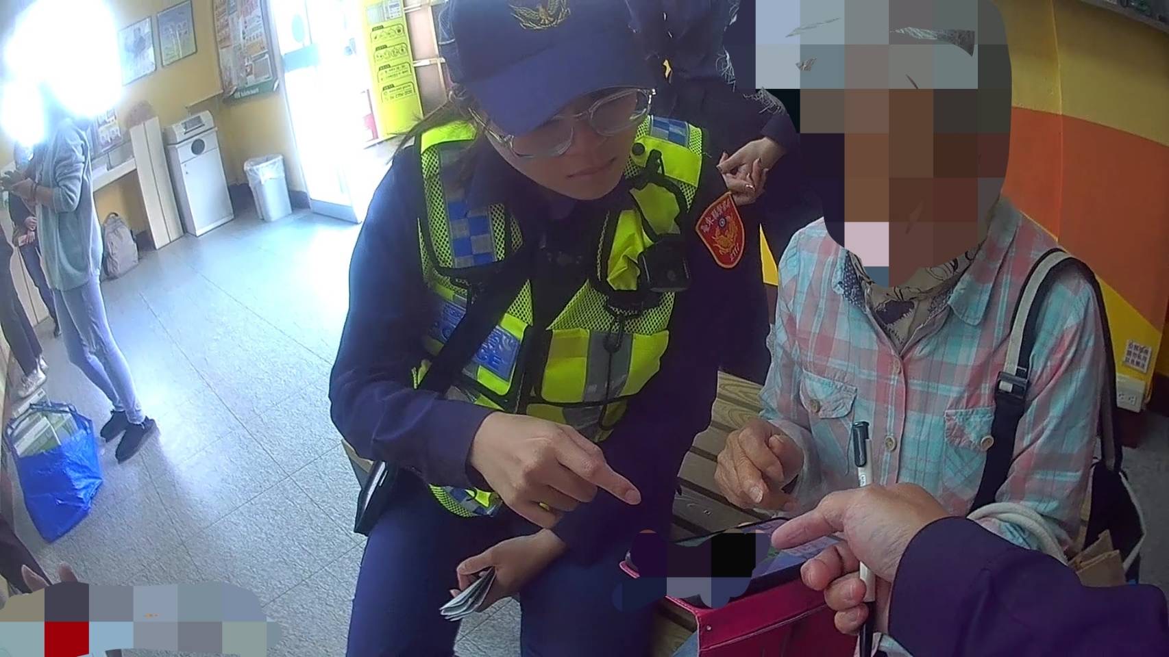 警戳破「假軍官-愛的包裹」詐騙老梗    7旬女差點遭詐騙23萬養老金