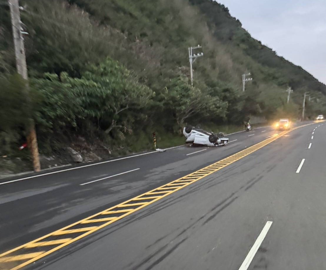 台九線大武路段　自小客意外翻覆